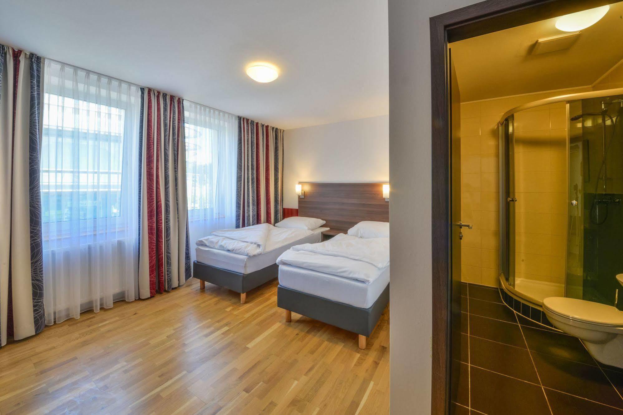 City Hotel 베츨러 외부 사진