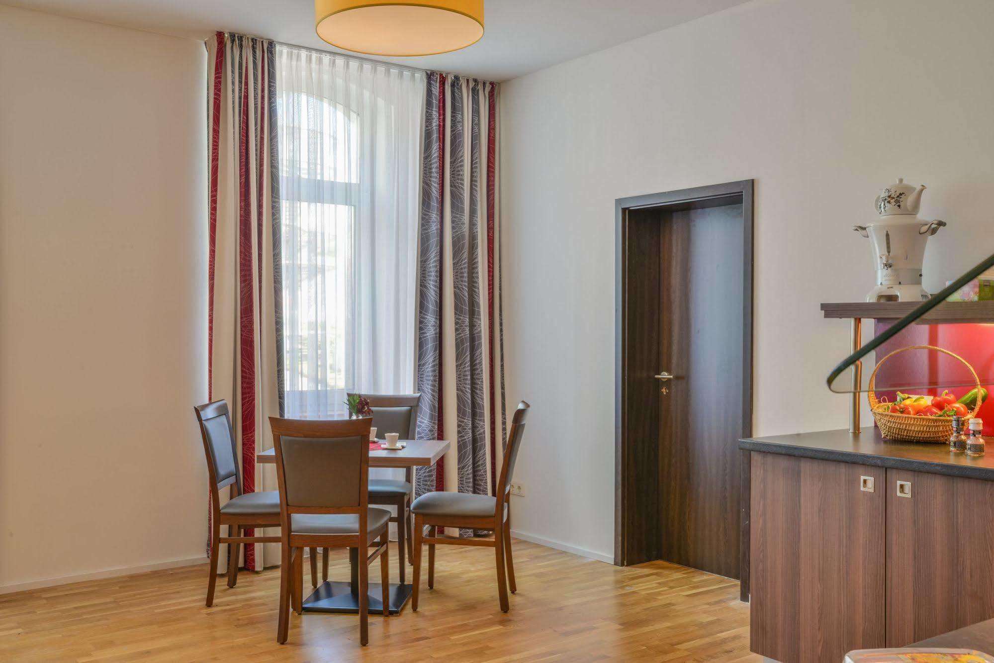 City Hotel 베츨러 외부 사진